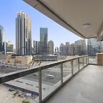Luxurious 1-Bedroom Apartment With Spectacular Views