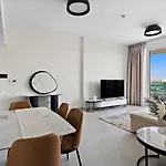 Luxury 1Br Apt With Pool, Gym, Parking & Fast Wifi