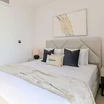 Higuests - High Level Luxury Apartment With Marina Views