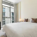 Larbi Luxurious 1Br In Polo Residence