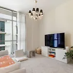Larbi Luxurious 1Br In Polo Residence