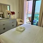 Experience Bliss 1Br Haven With Stunning Sea Views - 50Ab1