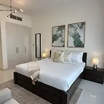 Easygo - Carson Tower C Damac Hills Studio
