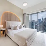 Luxurious 2Br Apt In Downtown Pool And Gym Access