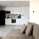 Favdubai Presents 2Br Apartment In The Heart Of Jbr And Dubai Marina 150 M To Jbr Beach With Famous Ain Dubai View The Biggest Ferris Wheel In The World Swimming Pool Access, Air-Conditioned Gym, Free Parking & Housekeeping