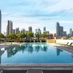 **Panoramic Views Of Burj Khalifa And Fountain**