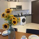 Trendy 1Br On Business Bay Canal