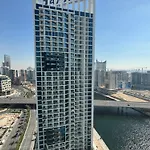 Deluxe Studio Business Bay - Canal View - Gym & Pool