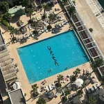 Deluxe Studio Business Bay - Canal View - Gym & Pool