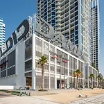 Modern Studio Overlooking Dxb Water Canal