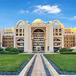 FAM Living - Palm Jumeirah Sarai Apartments - Private Beach