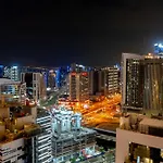 Elegant Apartment With Burj Khalifa View, Downtown
