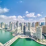 Enticing Space With Marina View Near The Beach!