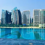 Luxury Binghatti Canal View Apt In Business Bay