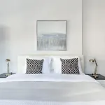 Contemporary 2Br W/ Maid\'S Room At Jvc