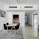 Stunning Sunset View Terrace 2 Bed Apartment In The Heart Of Dubai Marina