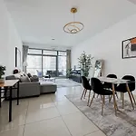 Stunning Sunset View Terrace 2 Bed Apartment In The Heart Of Dubai Marina