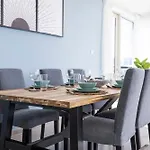 Heaven Crest Vacation Homes Dubai Marina - 4 Bedroom Suite With Marina View Near Jbr Beach, Free Parking, Wi-Fi, Gym And Pool