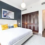 Luxurious Unique 2 Bed With Private Jacuzzi & Garden - Connected To Souk Al Bahar - Dubai Mall