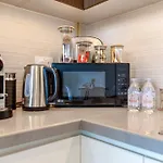 Waves Holiday Home - Jaw-Dropping Sea View From This Comfy Retreat