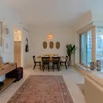 Luxfolio Retreats - Astonishing 3Bhk Apartment