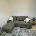 Cute Rooms And Small Partitions For Girls In Dubai- Female Guests Only فتيات فقط