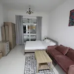 Cute Rooms And Small Partitions For Girls In Dubai- Female Guests Only فتيات فقط