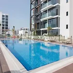 Trillionaire - Azizi Riviera: 10 Mins To Downtown