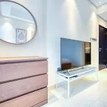 1Br + Maid Room Apartment In Downtown Dubai