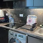 Bright & Cozy 1 Bedroom Canal View Apartment In Dubai Marina