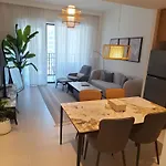 Creek Beachfront Heaven: 1Br Luxe Harbor Flat