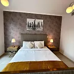 Lux Bnb I The Residences I Sky Line Views