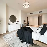 Grand 2Br Apartment In Noura Tower, Business Bay By Deluxe Holiday Homes