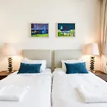 2 Bd Tiara Palm Views, Beach & Pool, Amazing Views Of The Palm