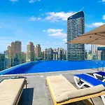 Fam Living - Stunning Modern Marina Apartment