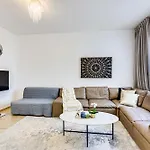 Wonderful 2 Bedroom Apartment In Jbr