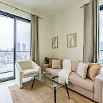 Stunning Apt With Artful Interior And Urban Views