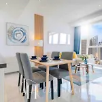 Lux The Pad Executive Suite Burj Khalifa View 2