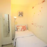 Roomy Dubai Hostel Small Rooms And Partitions At Marina