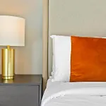 Premium 1-Br With Exquisite Layout In District One