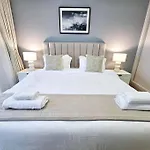 Bright Apt- Close To Barasti Beach