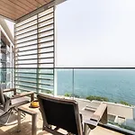 Guestready - The Best Bluewaters View
