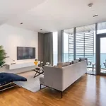 Guestready - The Best Bluewaters View