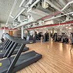 1 Bedroom Apt With Pool Gym Close To Metro & Dubai Mall