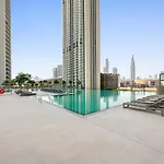 1 Bedroom Apt With Pool Gym Close To Metro & Dubai Mall