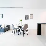 Stylish One-Bedroom Getaway In Business Bay