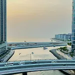 Amazing Roof Top Pool In Nice 1 Bhk Flat In Marina