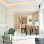Lux Iconic Views At The Palm Tower Suite 4