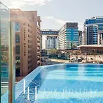 Lux Iconic Views At The Palm Tower Suite 4