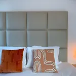 Dreamlike Full Pool & Marina View Apartment Dubai